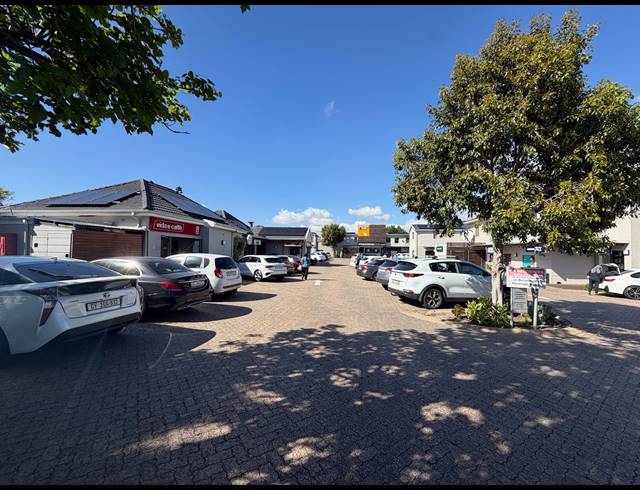46.20M² BUILDING TO LET IN CLAREMONT